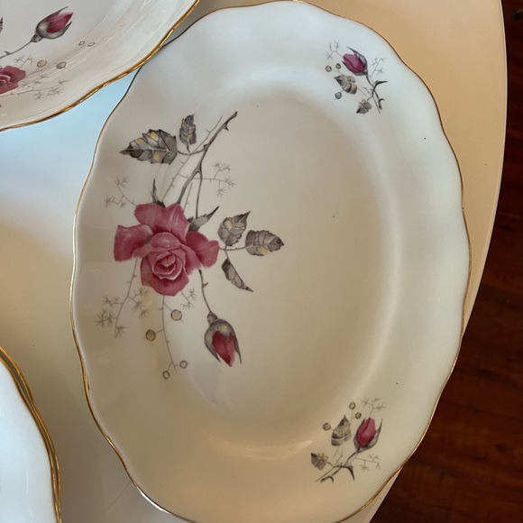 an exquisite porcelain china dining set, made in Poland in 1980. - Picture 14 of 16